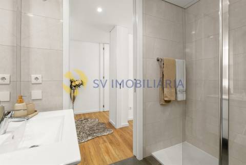 Apartamento T3 moderno em Vilar de Pinheiro com excelente exposição solar