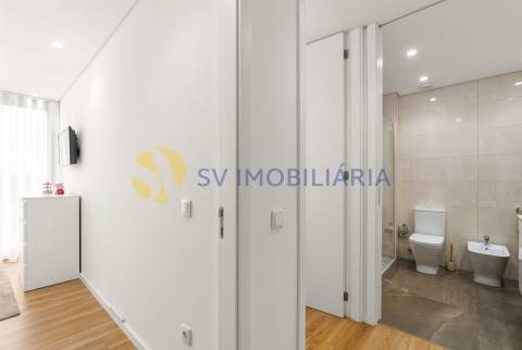 Apartamento T3 moderno em Vilar de Pinheiro com excelente exposição solar