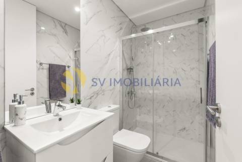 Apartamento T3 moderno em Vilar de Pinheiro com excelente exposição solar