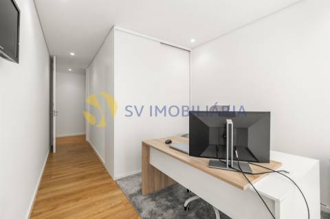 Apartamento T3 moderno em Vilar de Pinheiro com excelente exposição solar