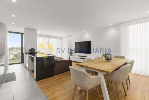 Apartamento T3 moderno em Vilar de Pinheiro com excelente exposição solar