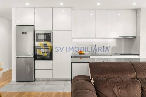 Apartamento T3 moderno em Vilar de Pinheiro com excelente exposição solar