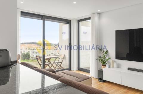 Apartamento T3 moderno em Vilar de Pinheiro com excelente exposição solar