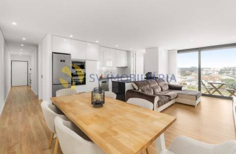 Apartamento T3 moderno em Vilar de Pinheiro com excelente exposição solar