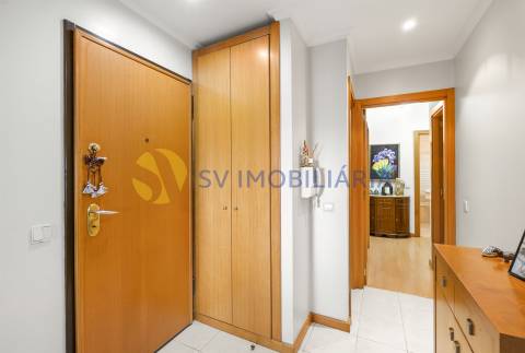 Apartamento T3 com garagem para 2 carros e 3 frentes – Fânzeres