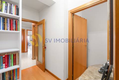 Apartamento T3 com garagem para 2 carros e 3 frentes – Fânzeres