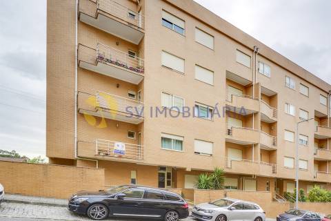 Apartamento T3 com garagem para 2 carros e 3 frentes – Fânzeres