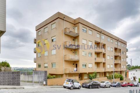 Apartamento T3 com garagem para 2 carros e 3 frentes – Fânzeres