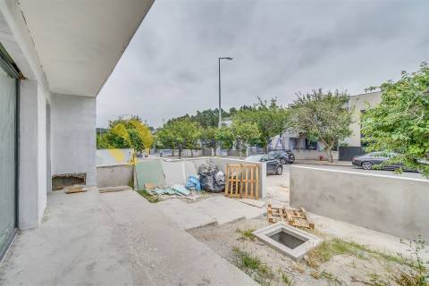 Moradia T3 com jardim e 3 frentes em Silva Escura – Maia