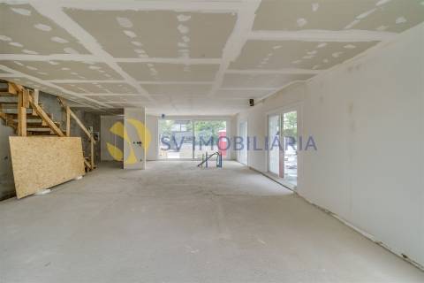 Moradia T3 com jardim e 3 frentes em Silva Escura – Maia