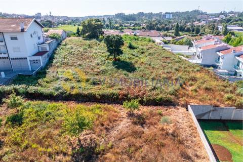 Terreno 2.540 m2 em Alfena com viabilidade de construção