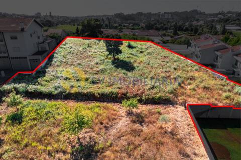 Terreno 2.540 m2 em Alfena com viabilidade de construção