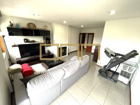 Apartamento T3 em Tamel (S. Veríssimo) com garagem fechada!