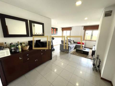 Apartamento T3 em Tamel (S. Veríssimo) com garagem fechada!