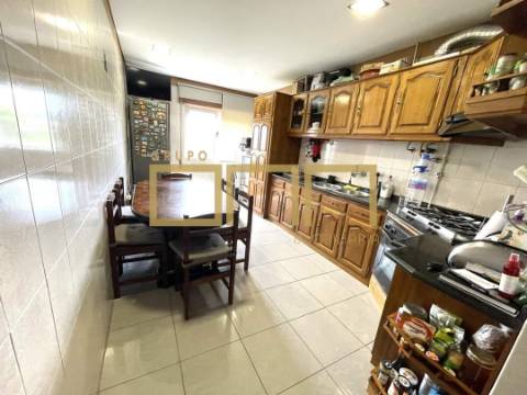 Apartamento T3 em Tamel (S. Veríssimo) com garagem fechada!