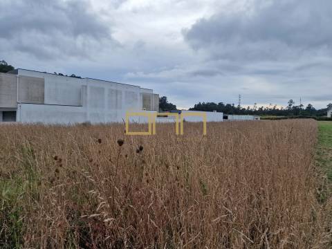 Terreno à venda em Perelhal