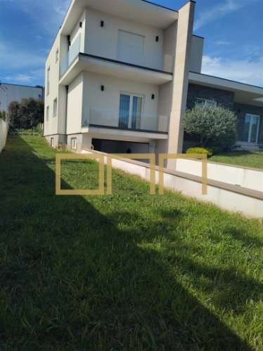 Moradia T4 seminova em Alvelos, Barcelos