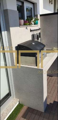 Moradia em banda com piscina