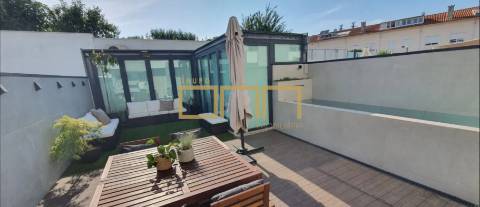 Moradia em banda com piscina