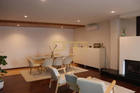 Moradia em banda com piscina