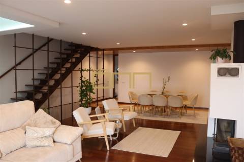 Moradia em banda com piscina