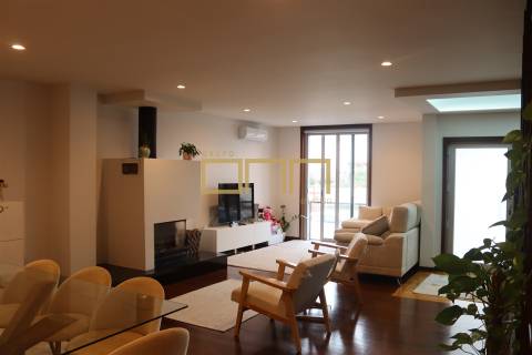 Moradia em banda com piscina