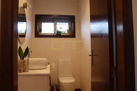 Moradia em banda com piscina