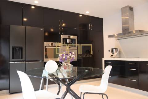 Moradia em banda com piscina