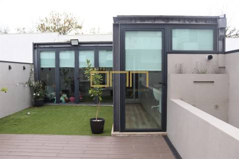 Moradia em banda com piscina