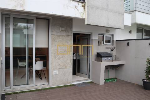 Moradia em banda com piscina