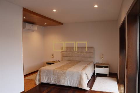 Moradia em banda com piscina