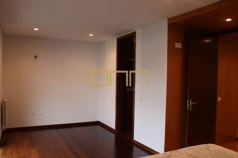 Moradia em banda com piscina