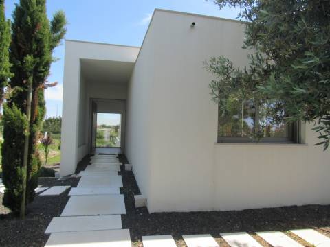 Moradia contemporânea 4 quartos a estrear