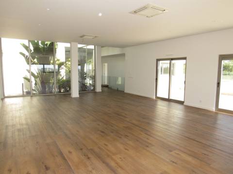 Moradia contemporânea 4 quartos a estrear