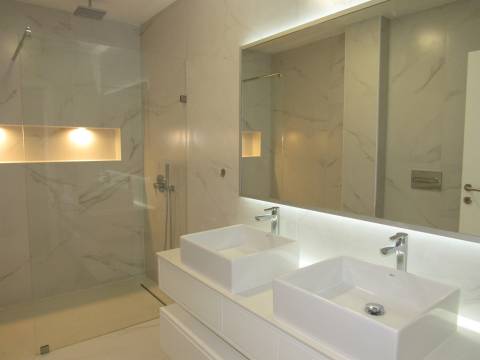 Moradia contemporânea 4 quartos a estrear