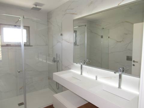 Moradia contemporânea 4 quartos a estrear