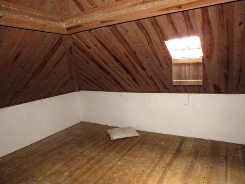 Propriedade composta por duas moradias, um armazém e um espaço de loja.