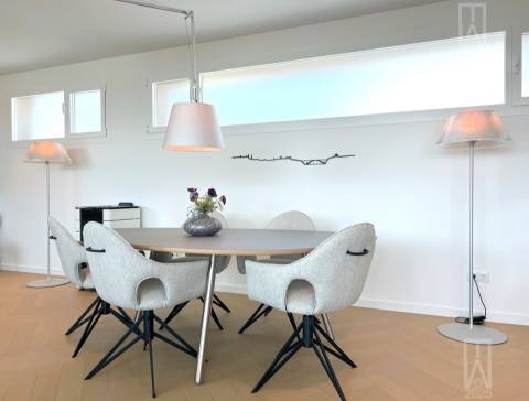 Imagine viver entre o charme tranquilo do campo e a energia vibrante da costa de prata em Portugal