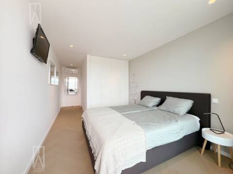 Imagine viver entre o charme tranquilo do campo e a energia vibrante da costa de prata em Portugal