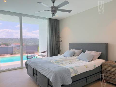 Imagine viver entre o charme tranquilo do campo e a energia vibrante da costa de prata em Portugal