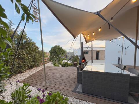 Imagine viver entre o charme tranquilo do campo e a energia vibrante da costa de prata em Portugal