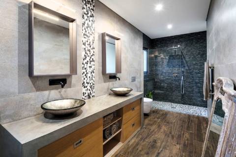 Moradia de autor, no campo junto ao Mar da costa oeste