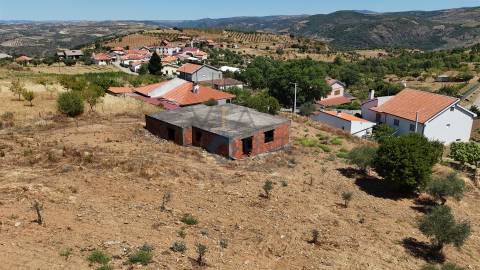 Moradia Isolada T4 Venda em Castro Vicente,Mogadouro
