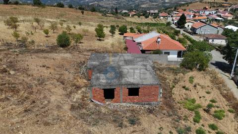 Moradia Isolada T4 Venda em Castro Vicente,Mogadouro