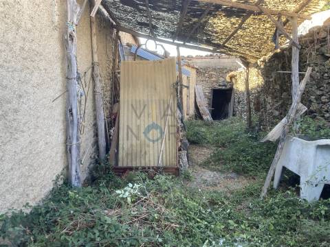 Moradia Devoluta  Venda em Eucisia, Gouveia e Valverde,Alfândega da Fé