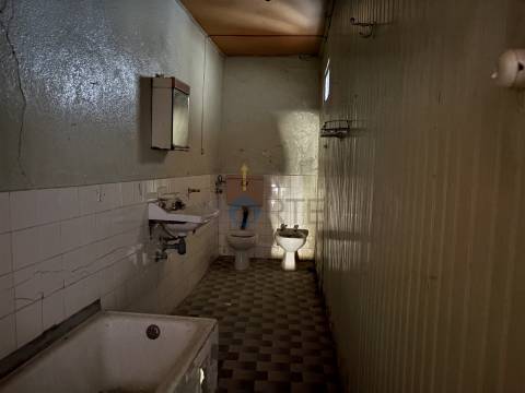 Moradia Devoluta T6 Venda em Mogadouro, Valverde, Vale de Porco e Vilar de Rei,Mogadouro