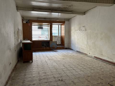 Moradia Devoluta T6 Venda em Mogadouro, Valverde, Vale de Porco e Vilar de Rei,Mogadouro