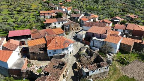 Moradia para Restaurar T2+1 Venda em Vilares de Vilariça,Alfândega da Fé
