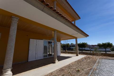 Moradia T6 DUPLEX Venda em Alfândega da Fé,Alfândega da Fé