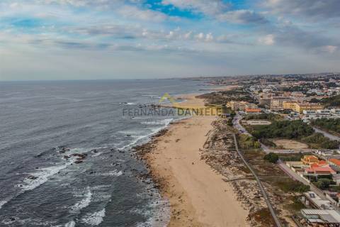 Moradia T4 a 850 metros da Praia da Madalena, em Vila Nova de Gaia!